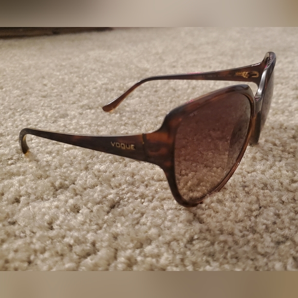Brown Vogue sunglasses - Picture 2 of 3